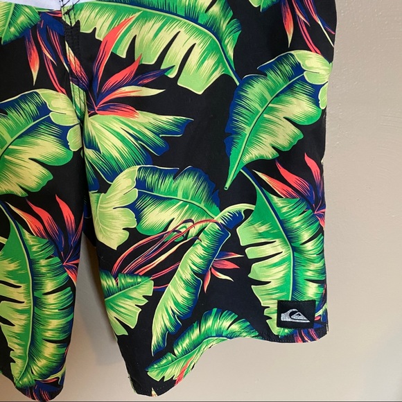 Quiksilver board shorts - Picture 3 of 9